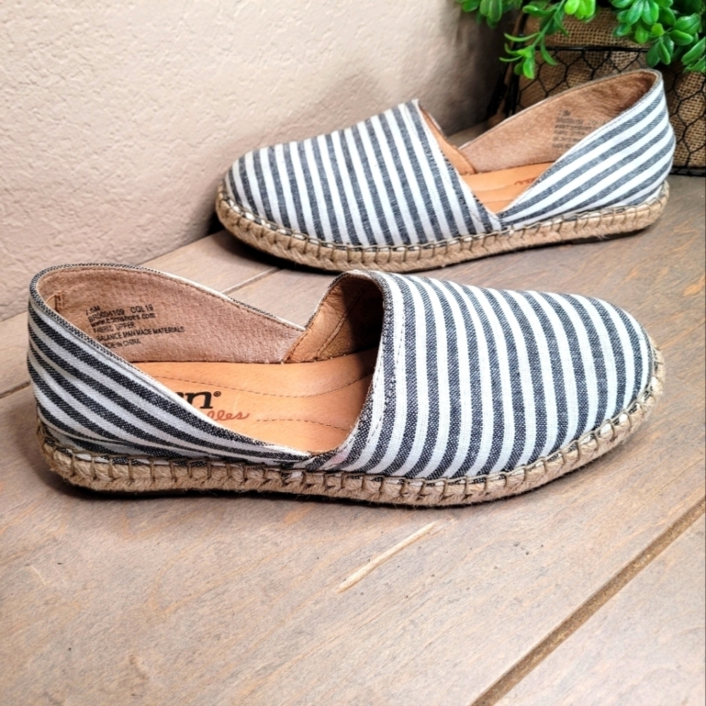 Born Stitch Fabric Slip on Casual Shoe size 7.5